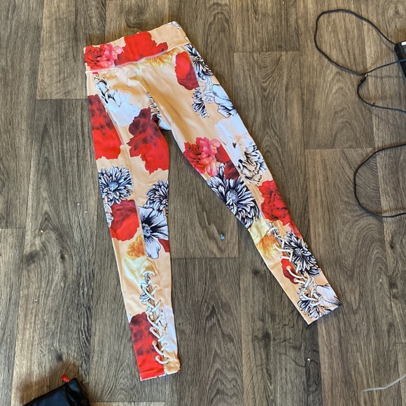 Carbon 38 7/8 length leggings, size XS, floral - Picture 4 of 6